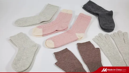 Calzini comodi unisex in puro cashmere al 100%.